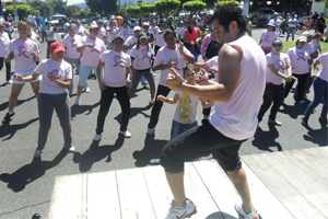 VIDASANA bailó y se movió contra el cáncer de seno