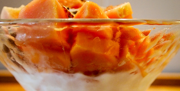 El postre más saludable para tu cuerpo: yogur con papaya VIDASANA