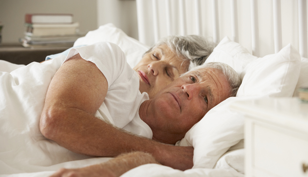 ancianos durmiendo